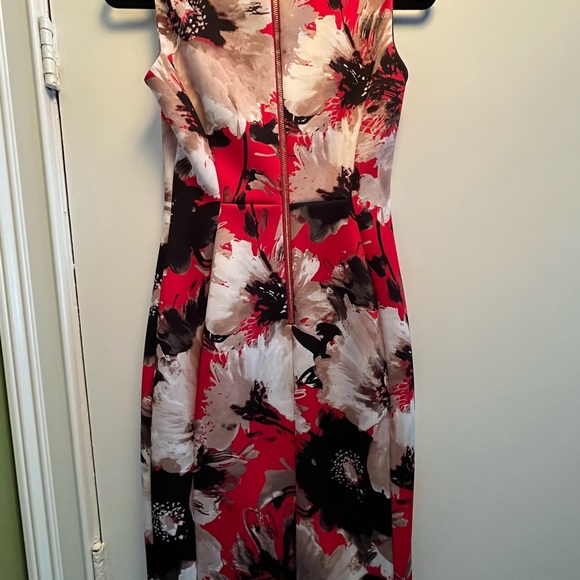 Calvin Klein dress EUC size 2 beautiful red black and tan floral design. - Picture 2 of 4
